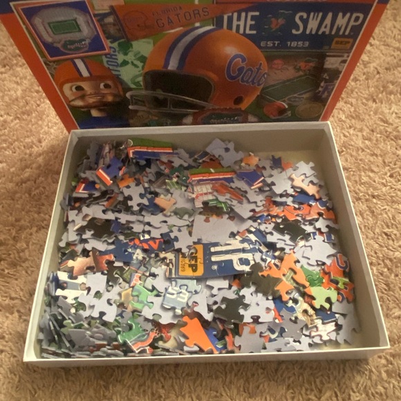 Florida Gators, 500 piece football theme puzzle - Picture 2 of 4